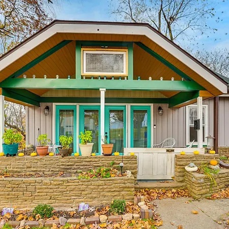 Walk To Downtown Eclectic Wisconsin Dells Home